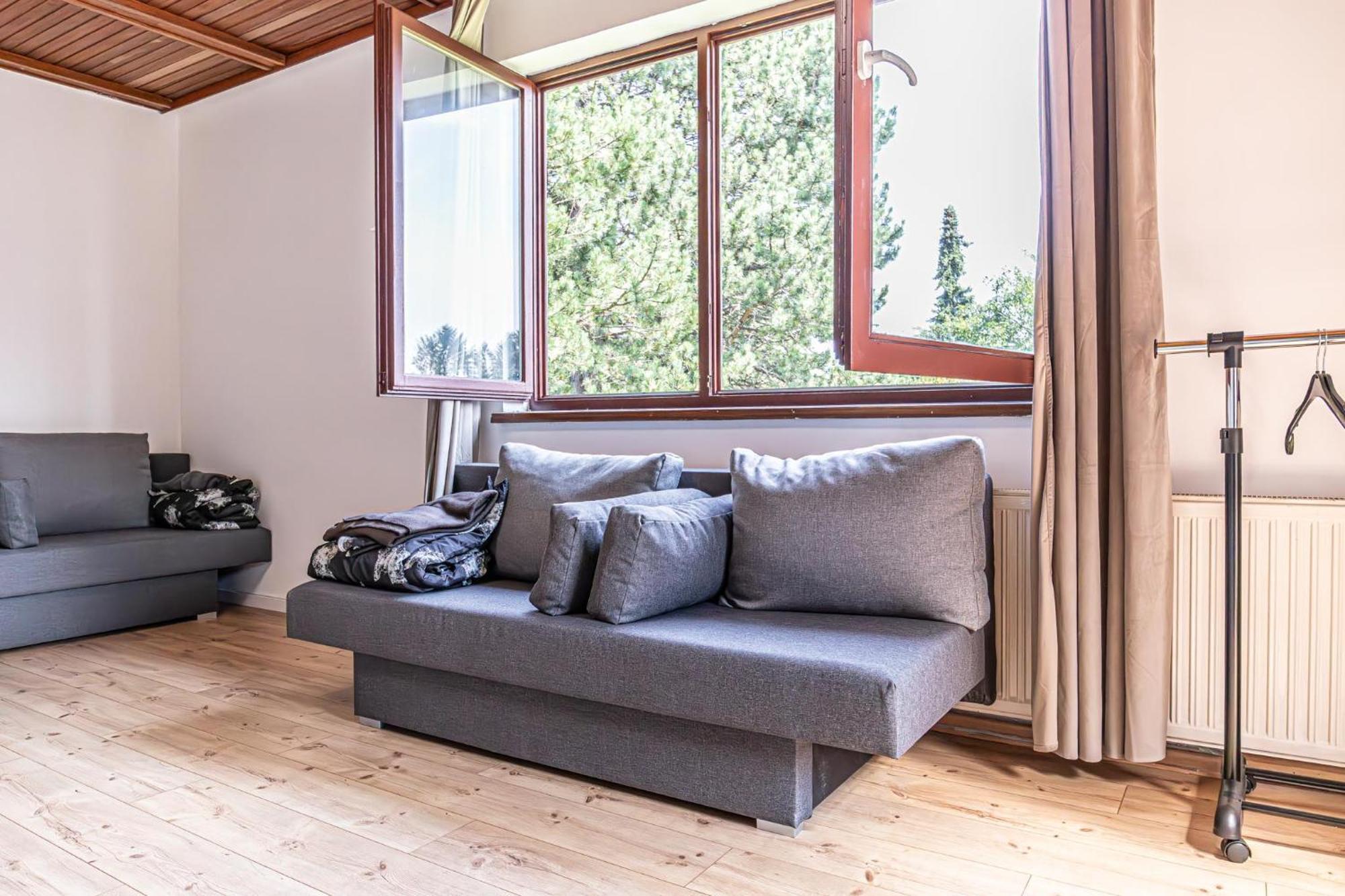 Comfy Rooms In Shared Villa With Terrace And Garden Wina Bagian luar foto