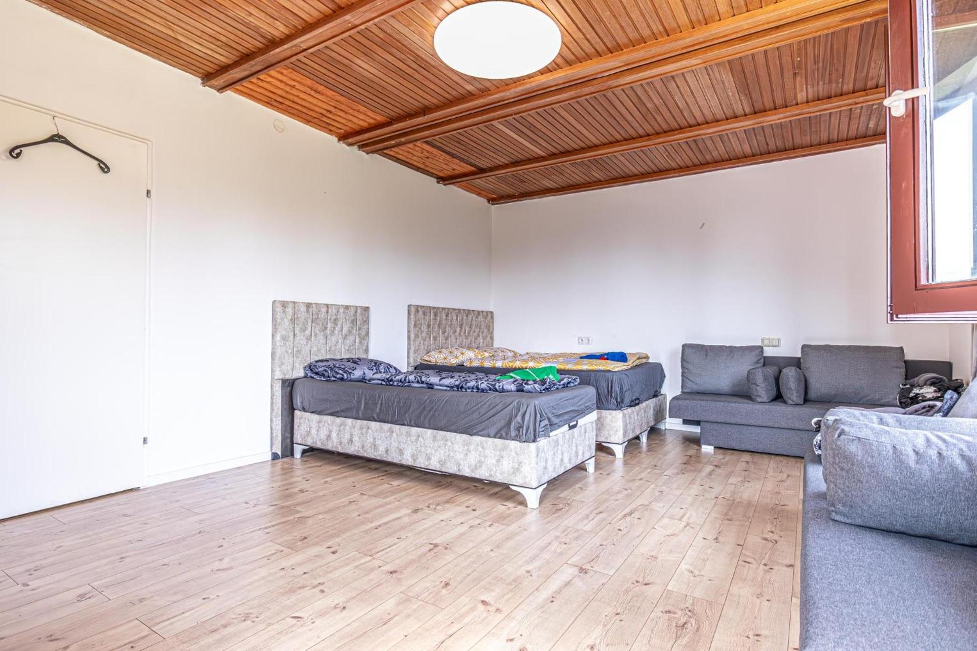 Comfy Rooms In Shared Villa With Terrace And Garden Wina Bagian luar foto