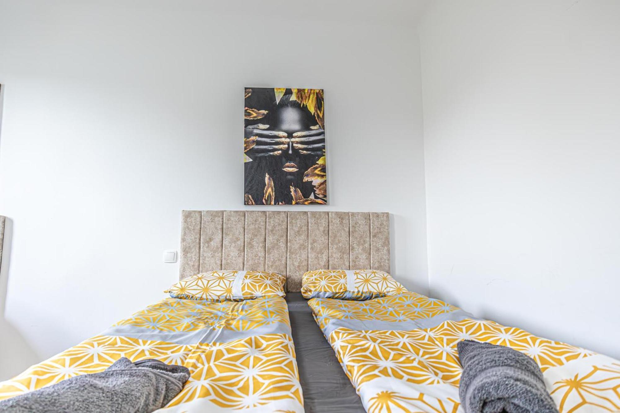 Comfy Rooms In Shared Villa With Terrace And Garden Wina Bagian luar foto